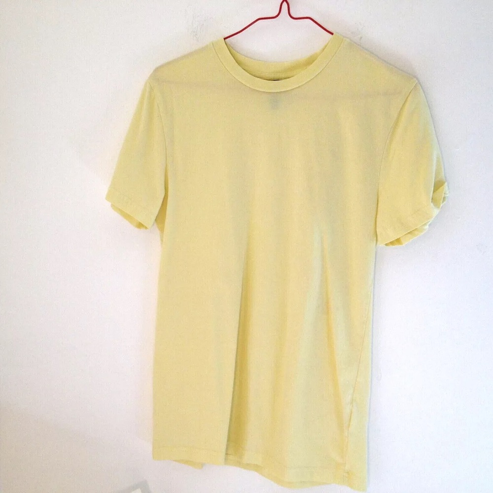 Men’s yellow H&M t shirt small the scoop hem